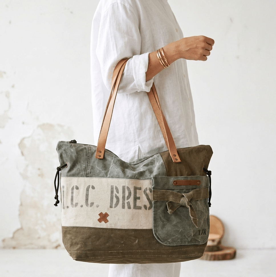 Sac week-end femme en toile militaire recyclée. Pièce unique fabrication artisanale