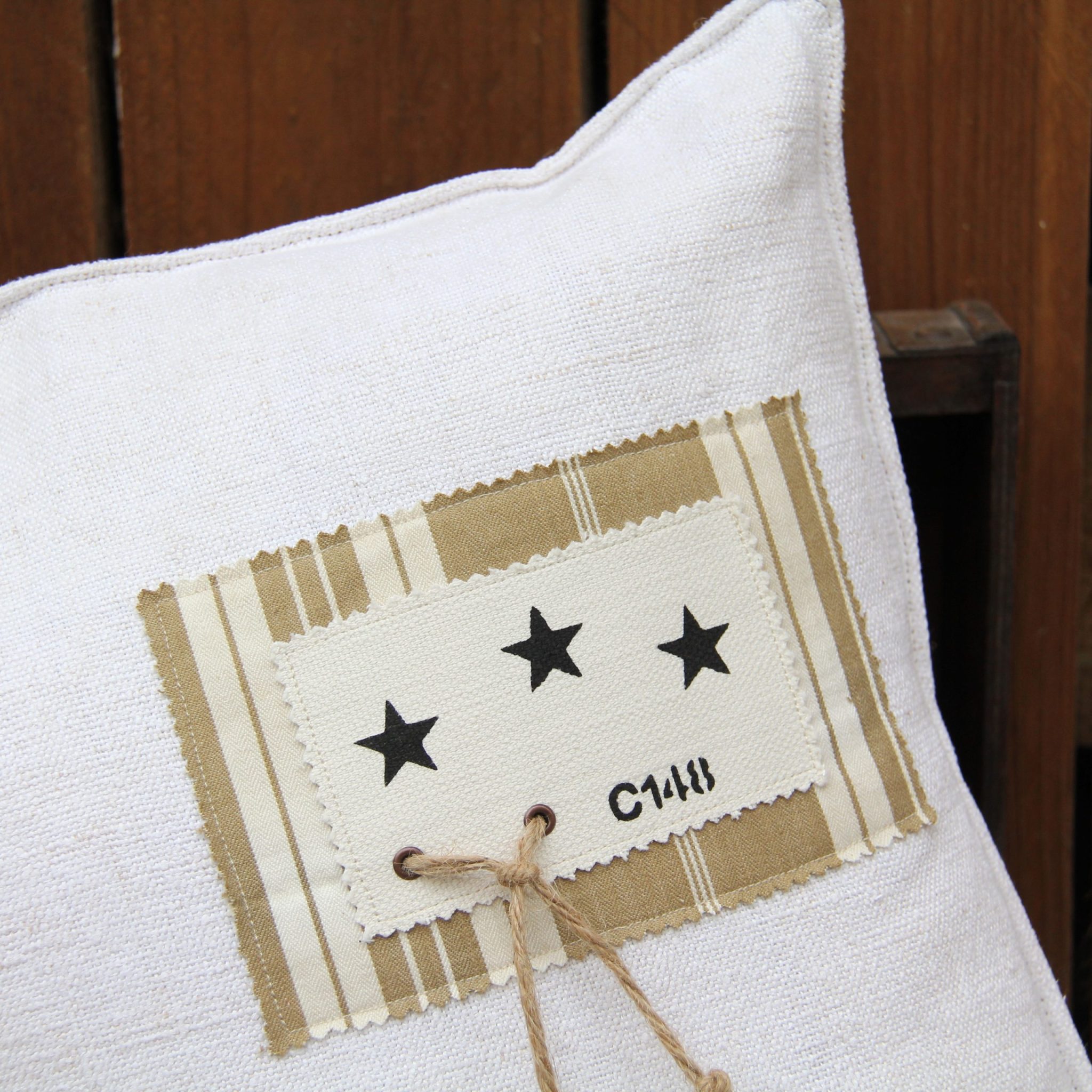 Coussin en chanvre ancien blanc 40 x 40 cm – Image 2