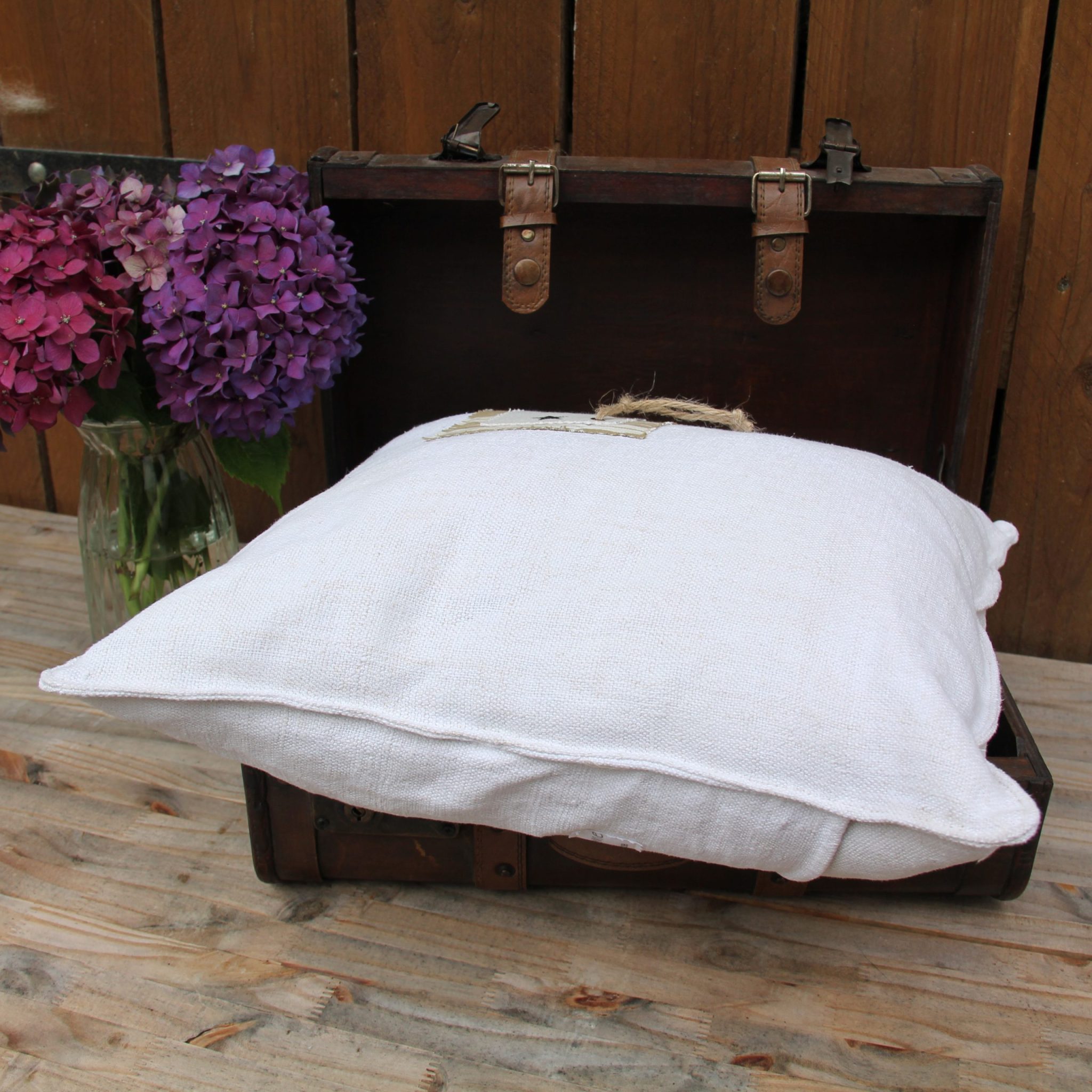Coussin en chanvre ancien blanc 40 x 40 cm – Image 4