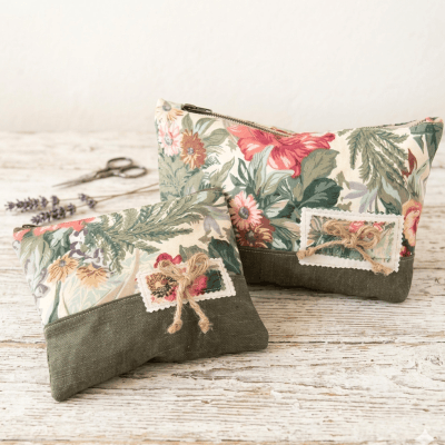 Pochette femme fleuri à glisser dans un sac réalisé dans des tissus vintages