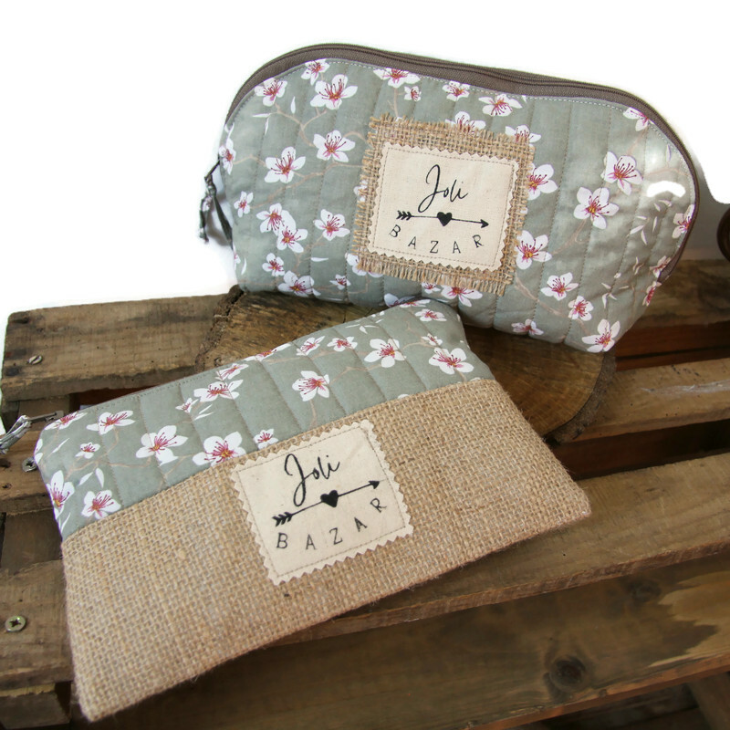 Trousse de toilette femme fleurie grise