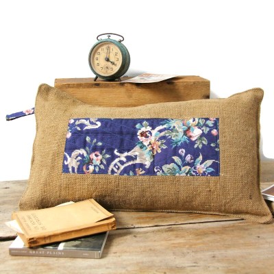 Coussin vintage Pleasant Home en toile de jute