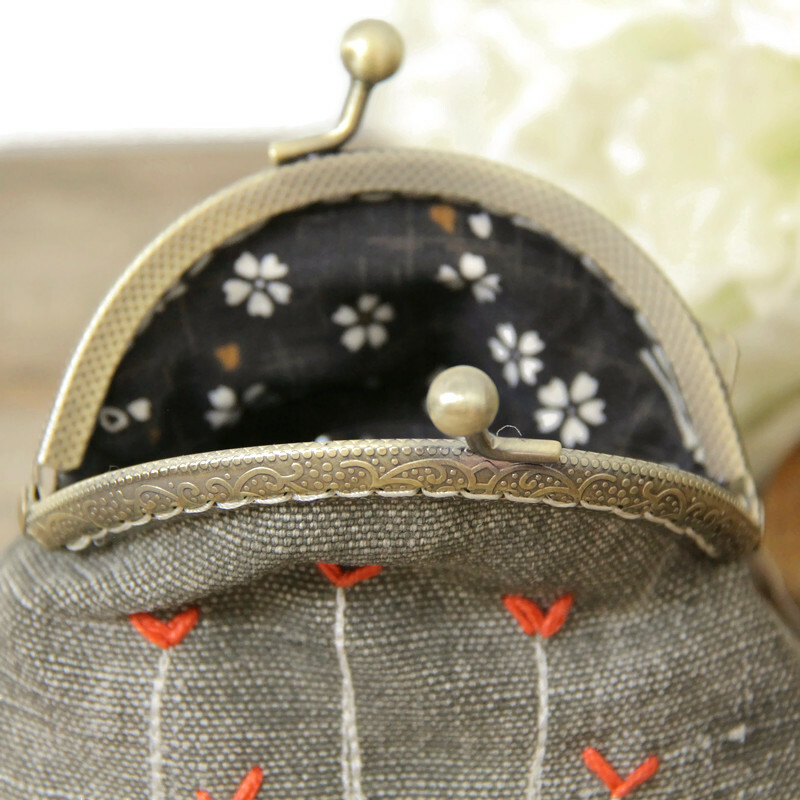 Pochette et porte-monnaie femme en toile brodée – Image 5