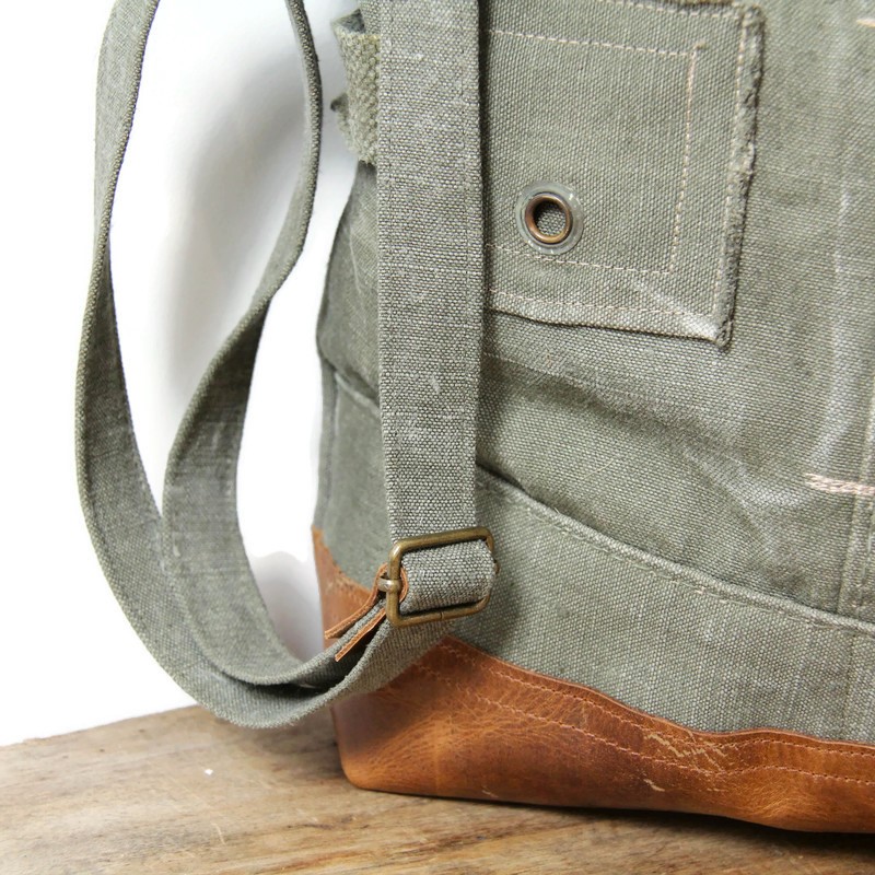 Sac mixte en toile militaire recyclée et cuir marron – pièce unique – Image 4