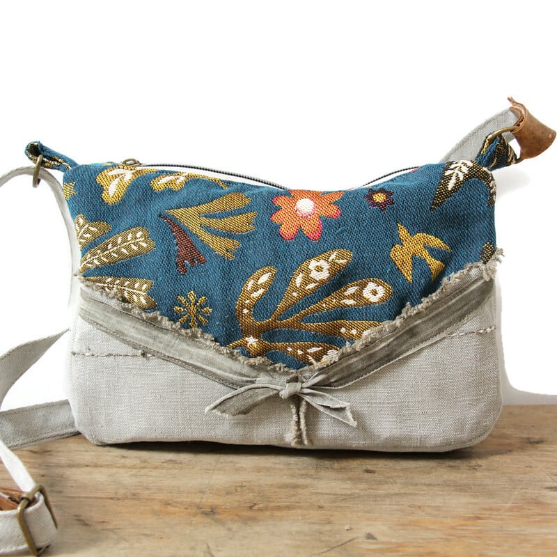 Sacoches bandoulières upcyclées en lin et jacquard – Image 3