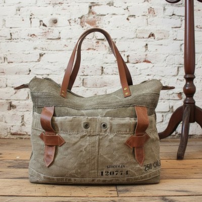 Sac weekend en toile militaire marron recyclée et cuir. Sac de voyage pour homme et femme en toile upcyclée original