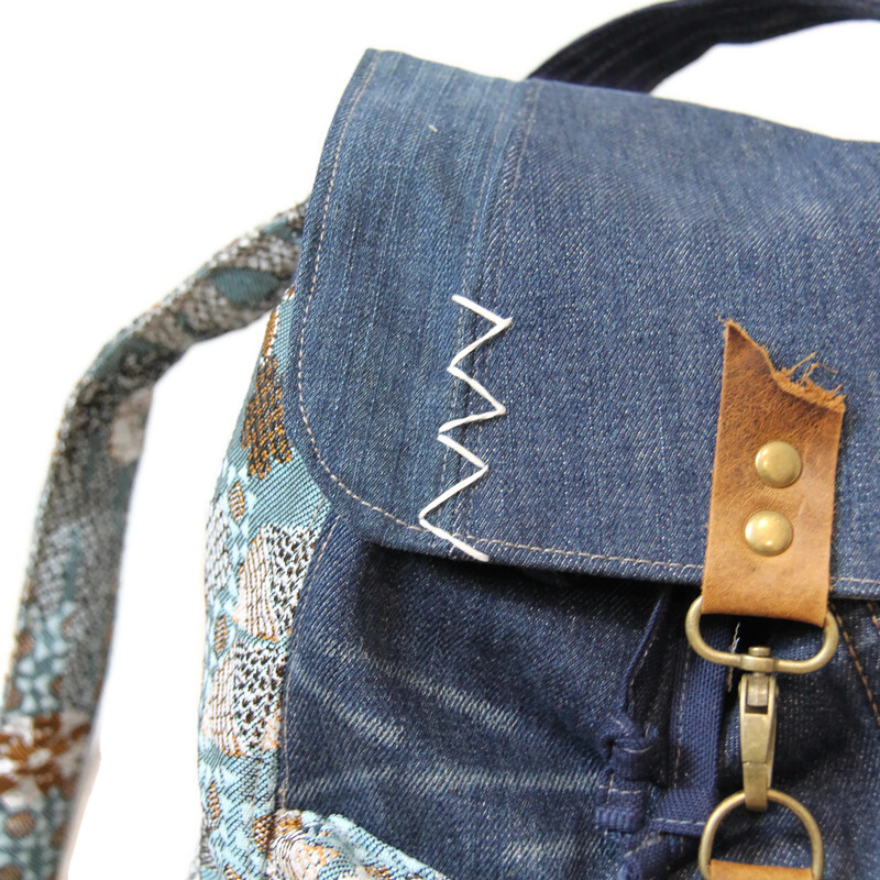 Sac à dos femme en jean recyclé et tapisserie fleurie – Image 3