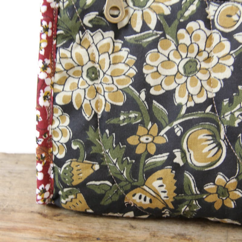 Pochettes matelassées artisanales en tissu fleuri – Pièce unique – Image 6
