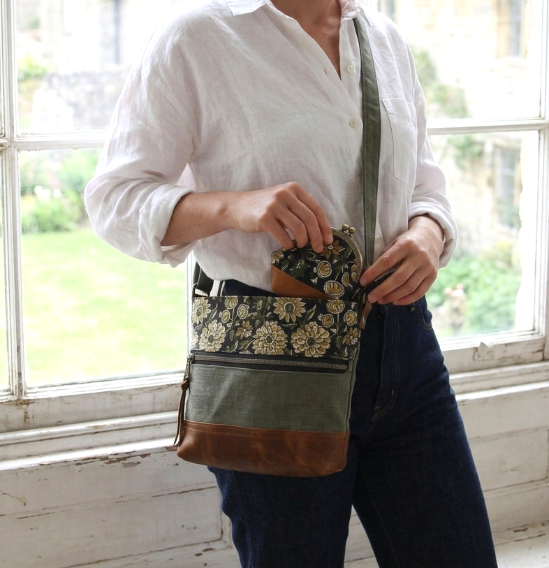 Sac à main femme toile et cuir avec fermeture zip sur le haut