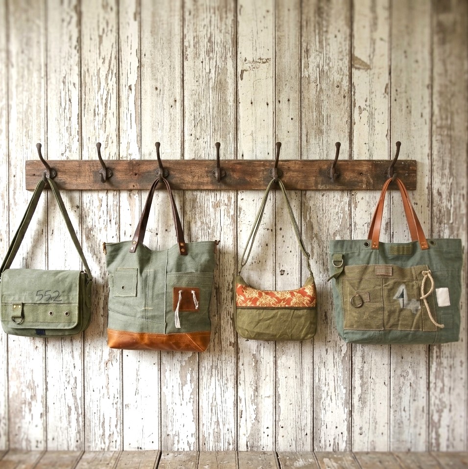 Sacs et accessoires pour femme et homme en toile et cuir. Créatrice Française