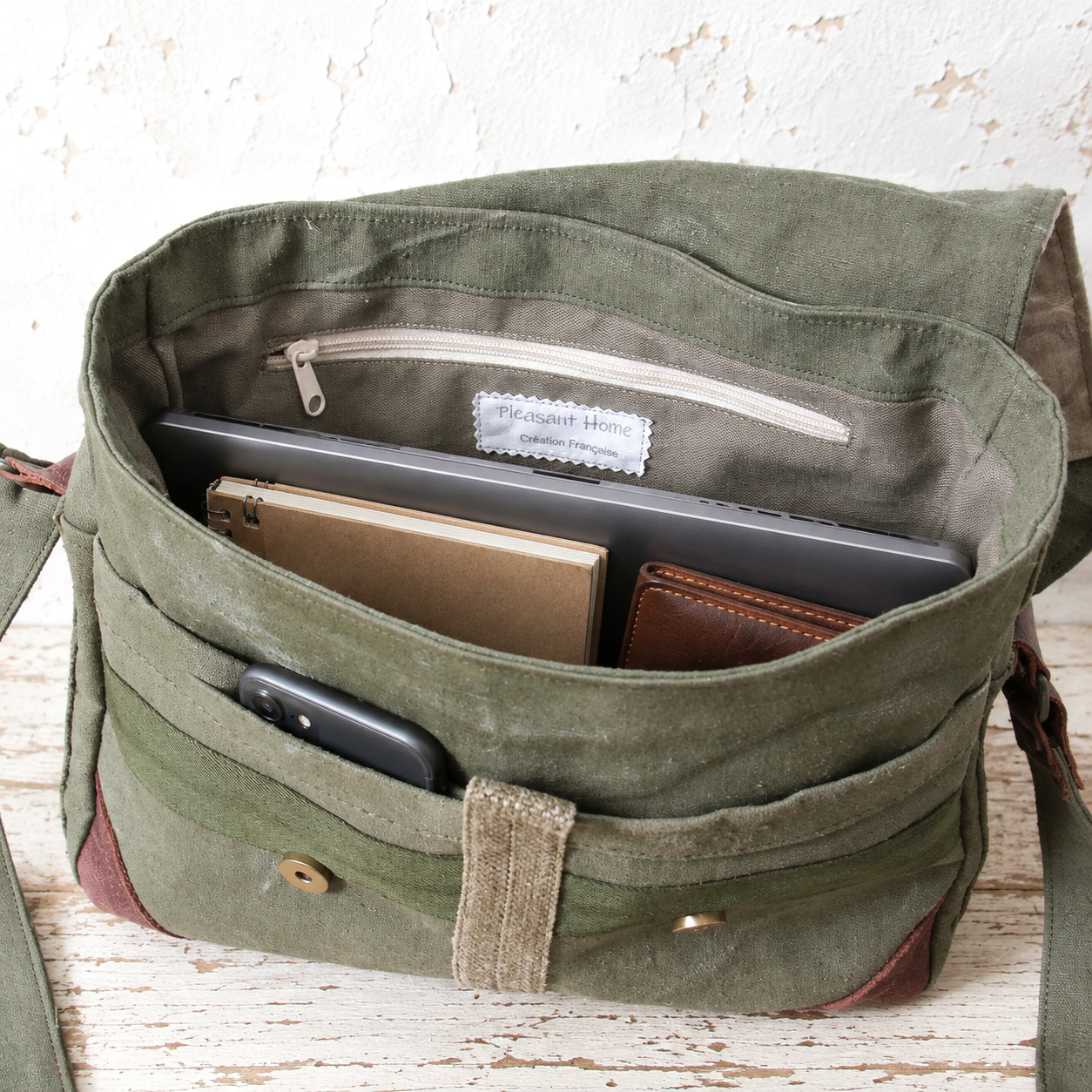 Intérieur d'un sac besace pour homme