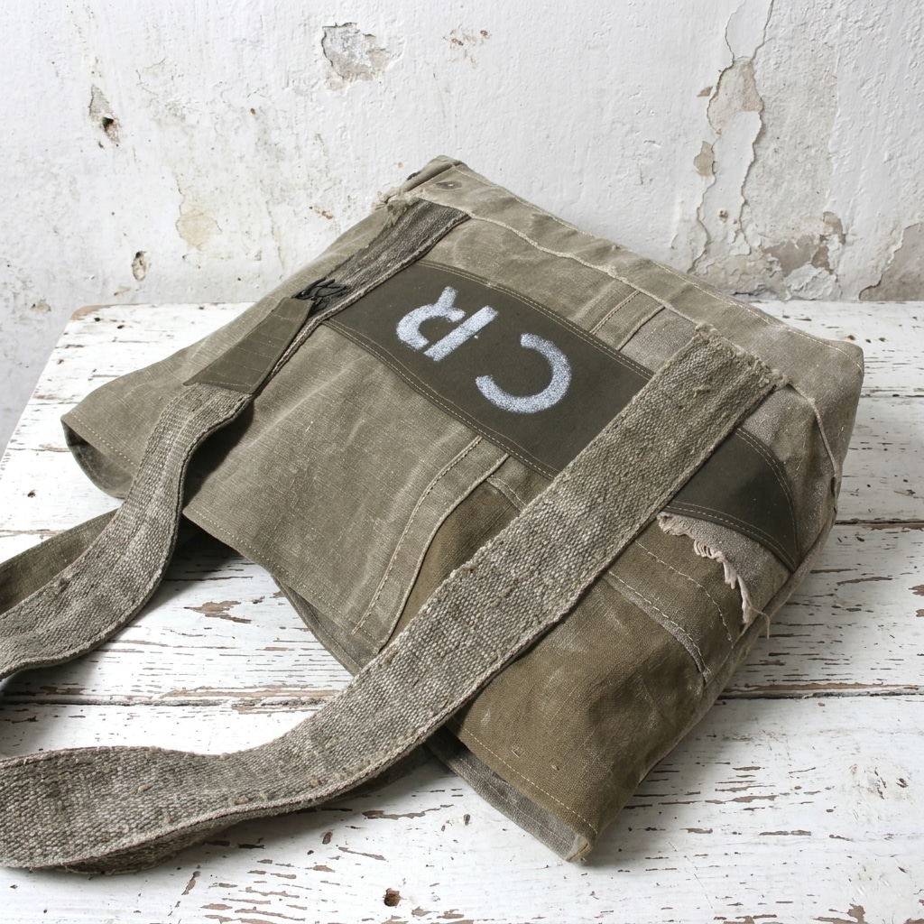 Sac cabas femme en toile militaire recyclée, modèle unique – Image 4