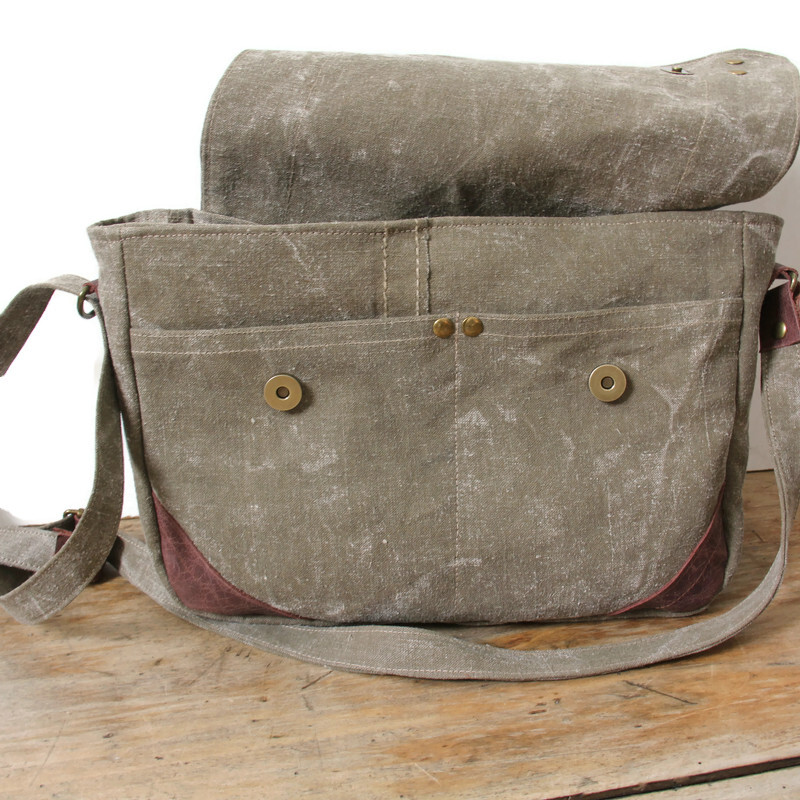 Besace femme en toile militaire et laine à chevrons marrons – Image 6