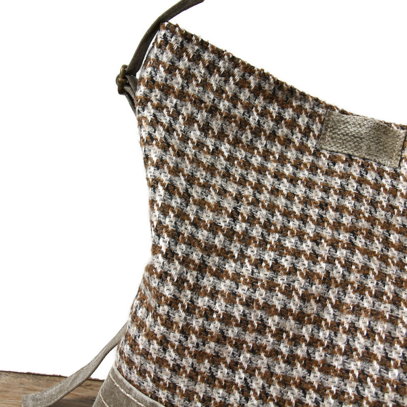 Sac bandoulière artisanal en toile militaire marron et laine – Image 5